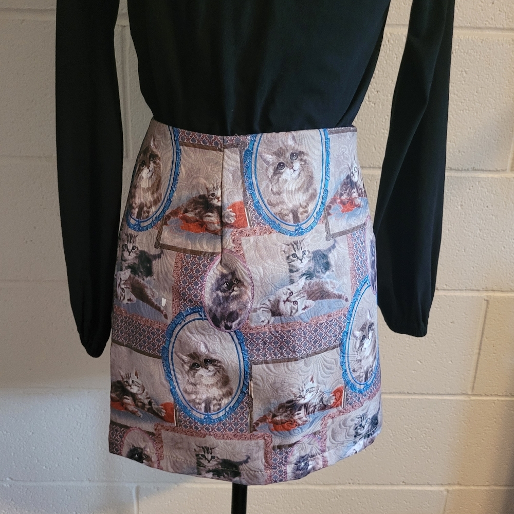 Large cat patterned skirt - Picture 4 of 9